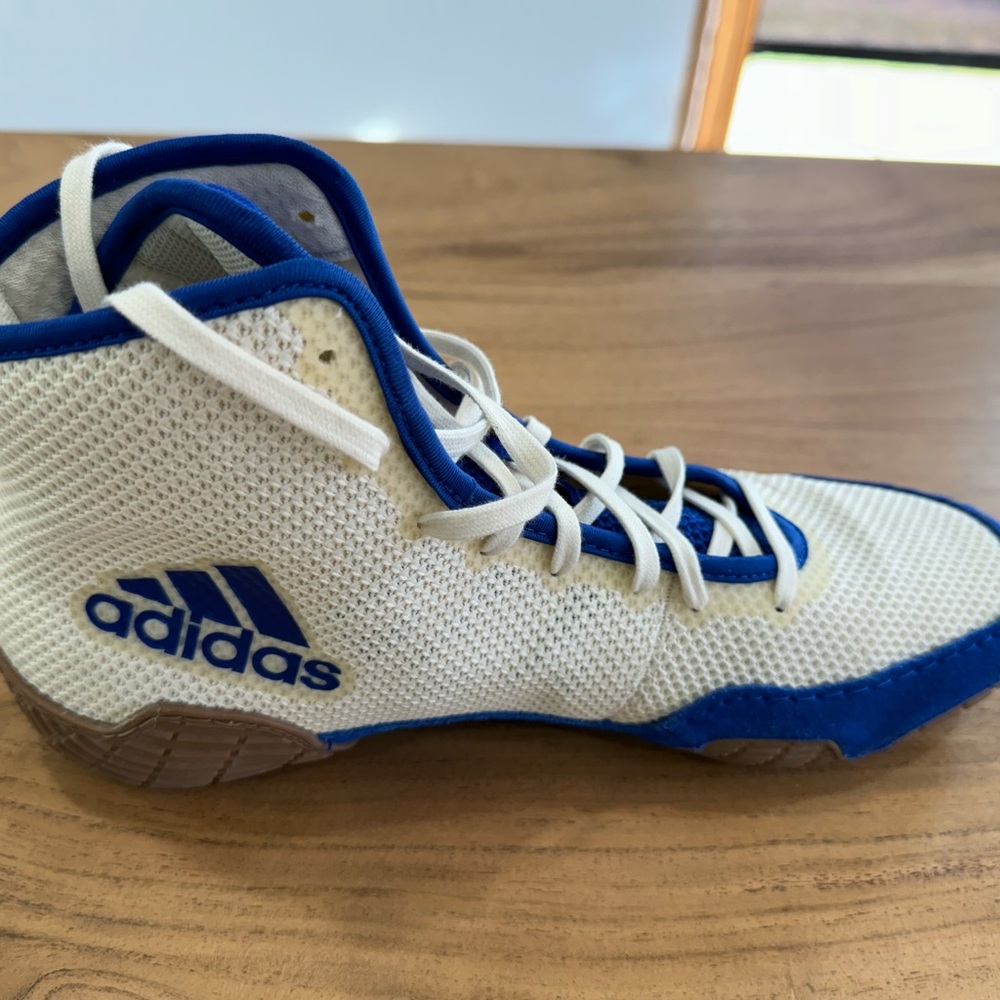 Adidas women athletic shoes , new without tag
